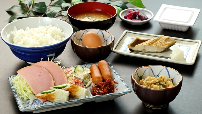 【朝食付き】日替わり和朝食で今日も元気いっぱいに！チェックイン22時までOK！